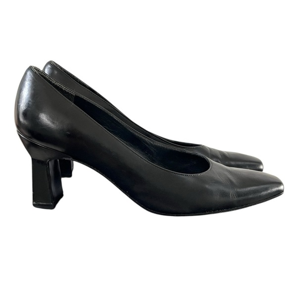 Stuart Weitzman Shoes - Stuart Weitzman Classic Black Heels Size 6.5 B